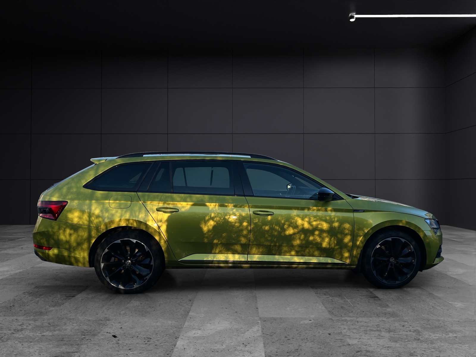 Fahrzeugabbildung SKODA Superb Combi Sportline iV Matrix STH AHK SH PANO Canton Navi Klima