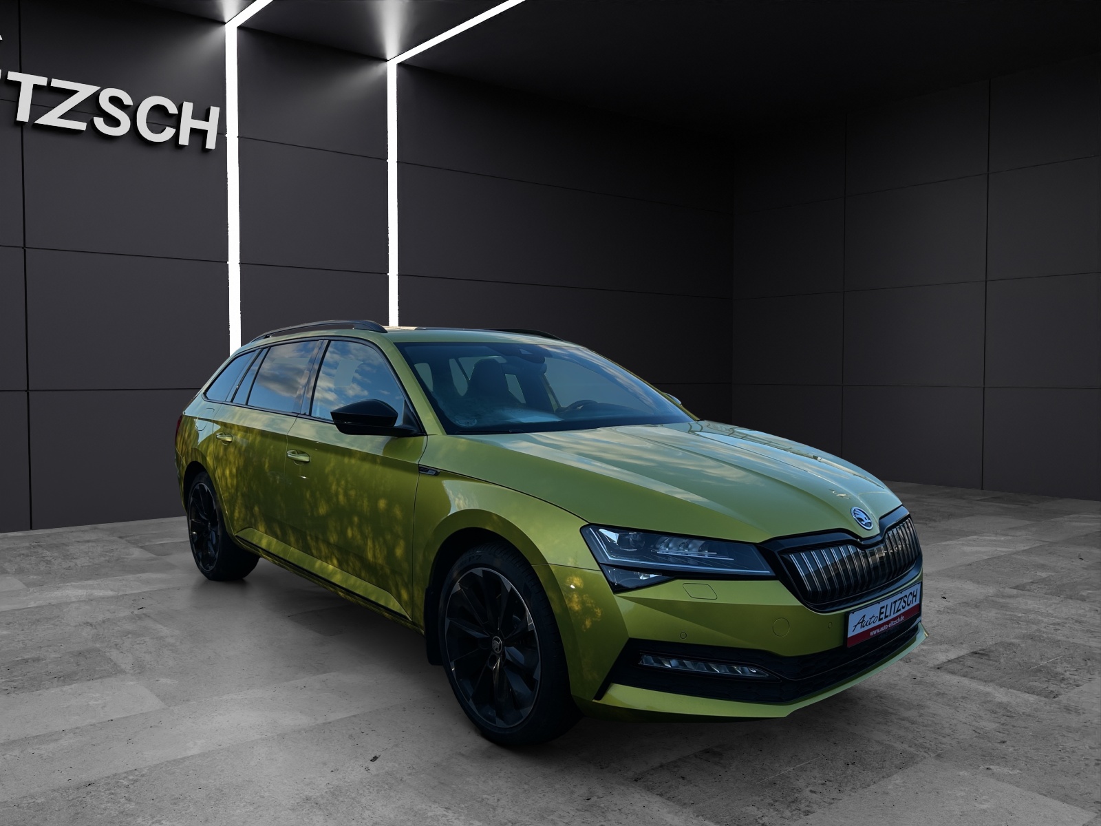 Fahrzeugabbildung SKODA Superb Combi Sportline iV Matrix STH AHK SH PANO Canton Navi Klima