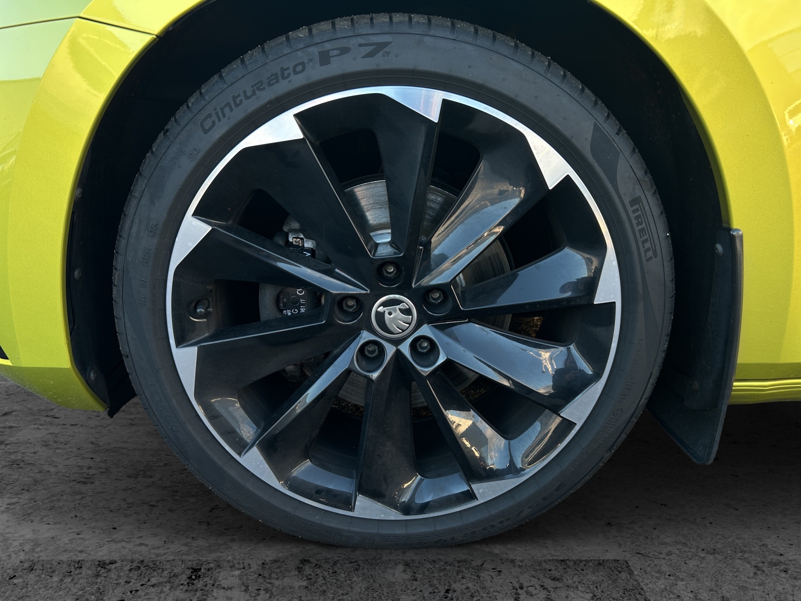 Fahrzeugabbildung SKODA Superb Combi Sportline iV Matrix STH AHK SH PANO Canton Navi Klima