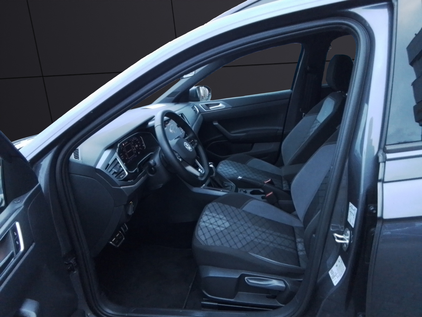 Fahrzeugabbildung Volkswagen Taigo R-line DSG MATRIX ACC AID NAVI 17