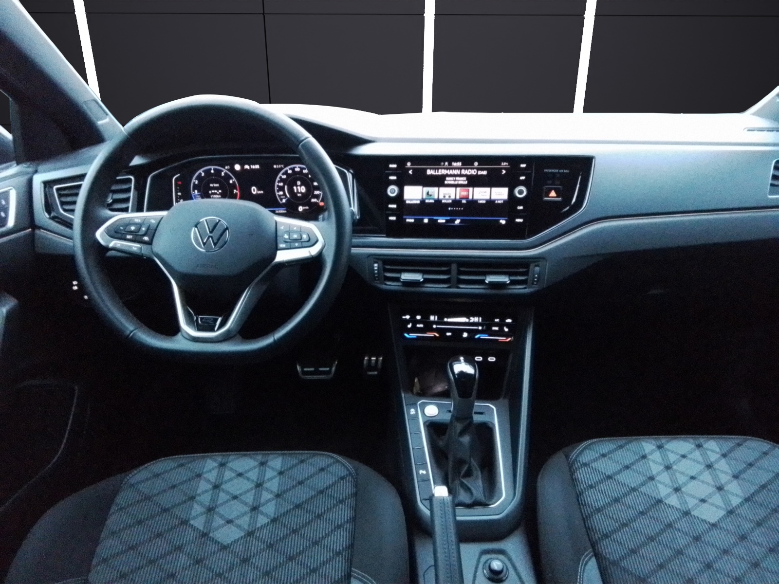 Fahrzeugabbildung Volkswagen Taigo R-line DSG MATRIX ACC AID NAVI 17