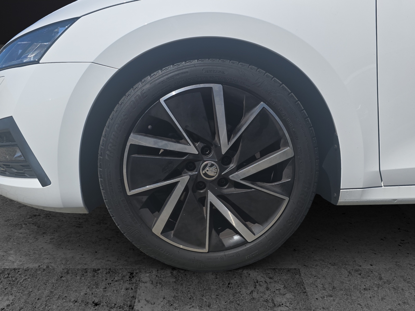 Fahrzeugabbildung SKODA Octavia Combi Style 1.5 TSI Matrix Navi AHK ACC SHZ