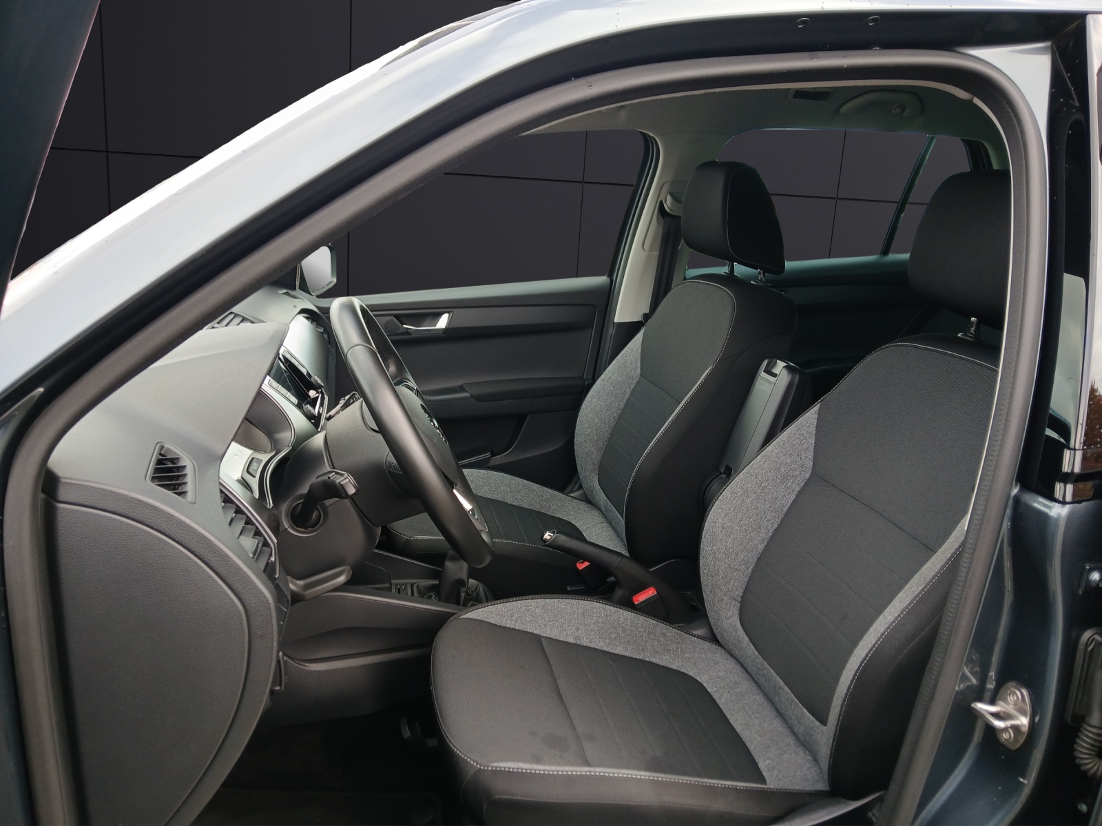 Fahrzeugabbildung SKODA Fabia TSI Drive-125 Climatronic GRA PDC SH LM