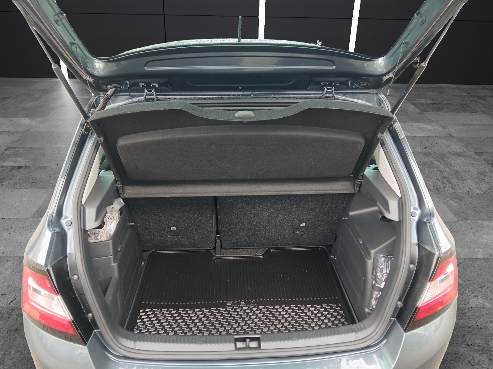 Fahrzeugabbildung SKODA Fabia TSI Drive-125 Climatronic GRA PDC SH LM