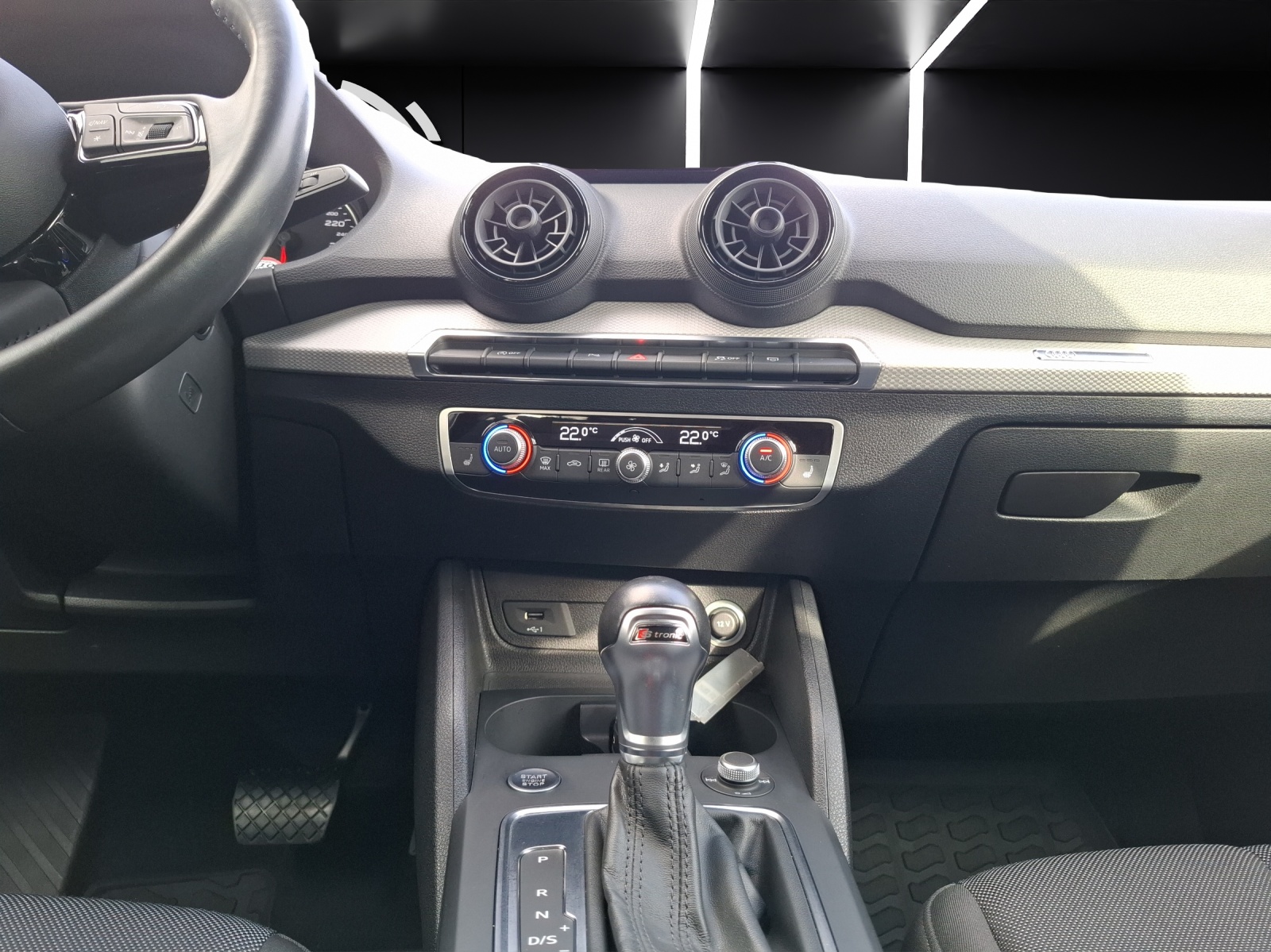 Fahrzeugabbildung Audi Q2 TSI ultra S-tronic LED Navi GRA SH LM