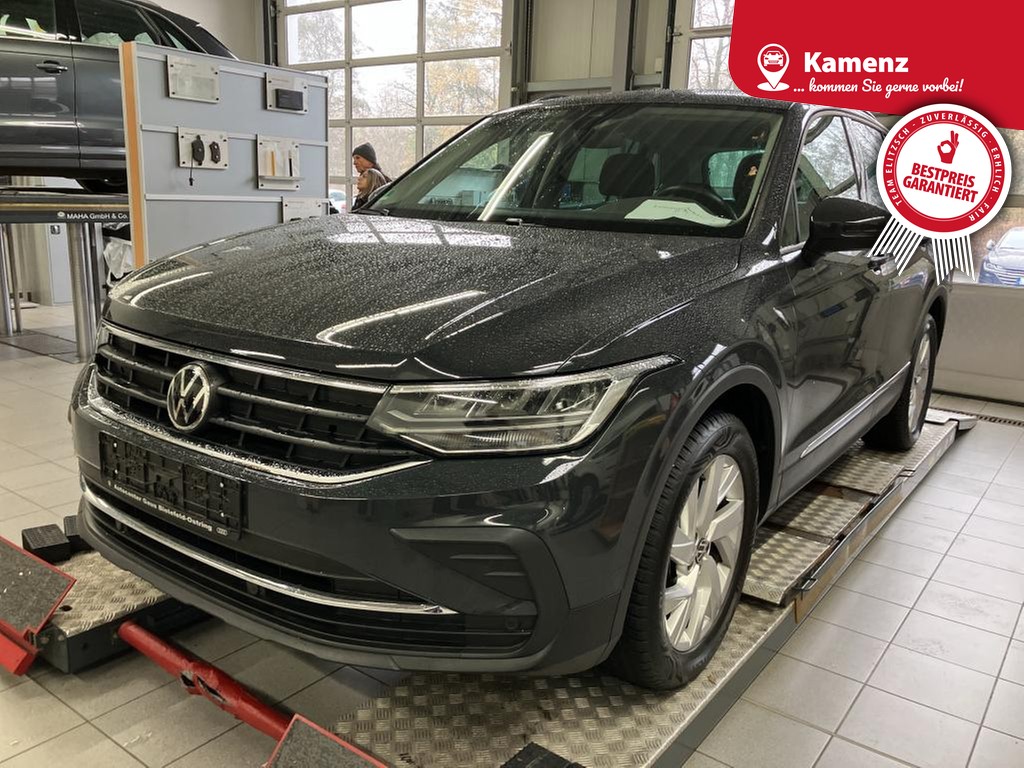 Volkswagen Tiguan TSI Life LED CarPlay ACC PDC SH 18
