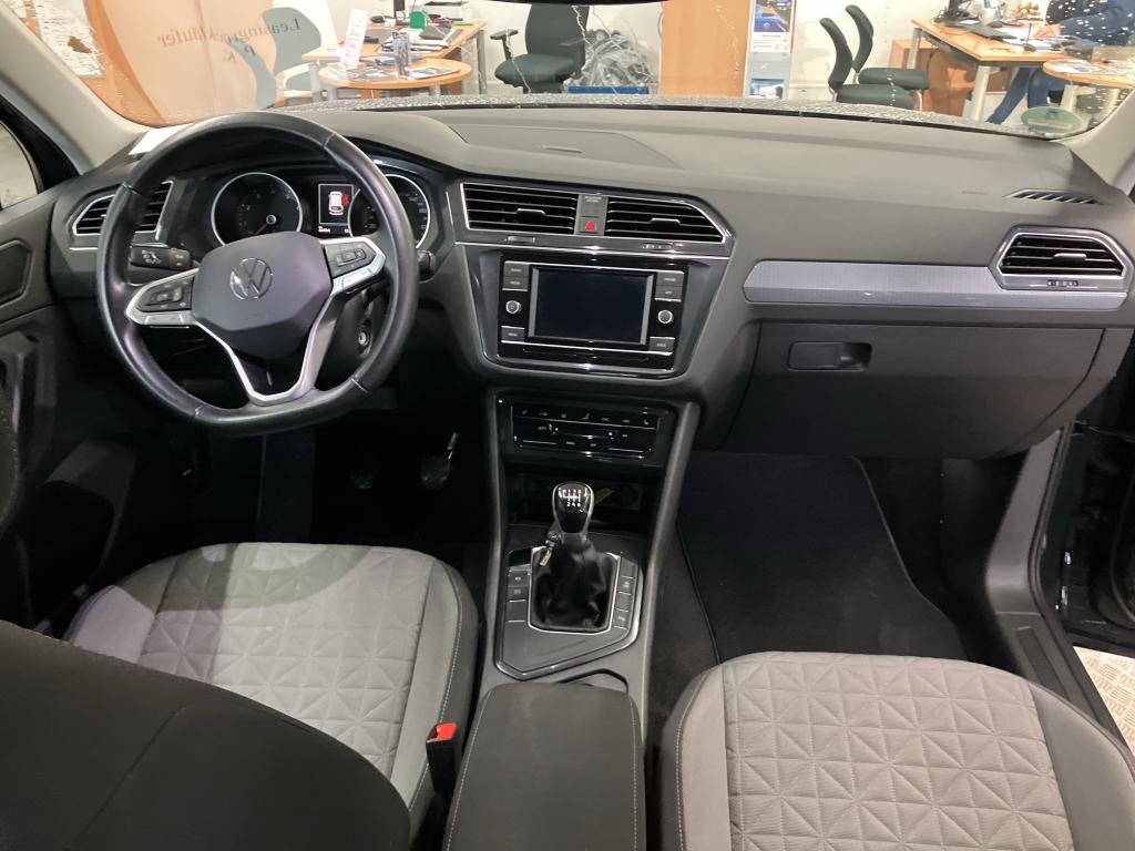 Fahrzeugabbildung Volkswagen Tiguan TSI Life LED CarPlay ACC PDC SH 18