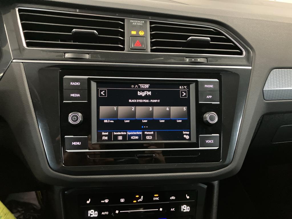 Fahrzeugabbildung Volkswagen Tiguan TSI Life LED CarPlay ACC PDC SH 18