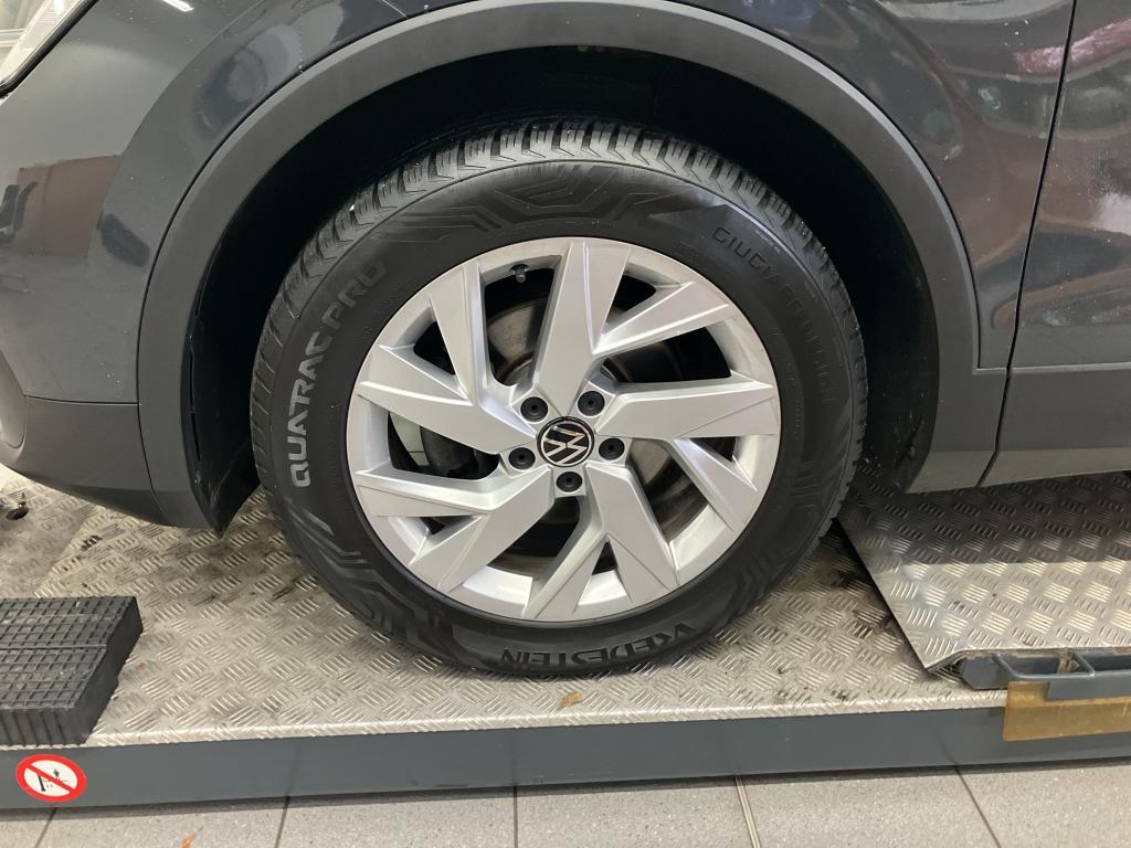 Fahrzeugabbildung Volkswagen Tiguan TSI Life LED CarPlay ACC PDC SH 18