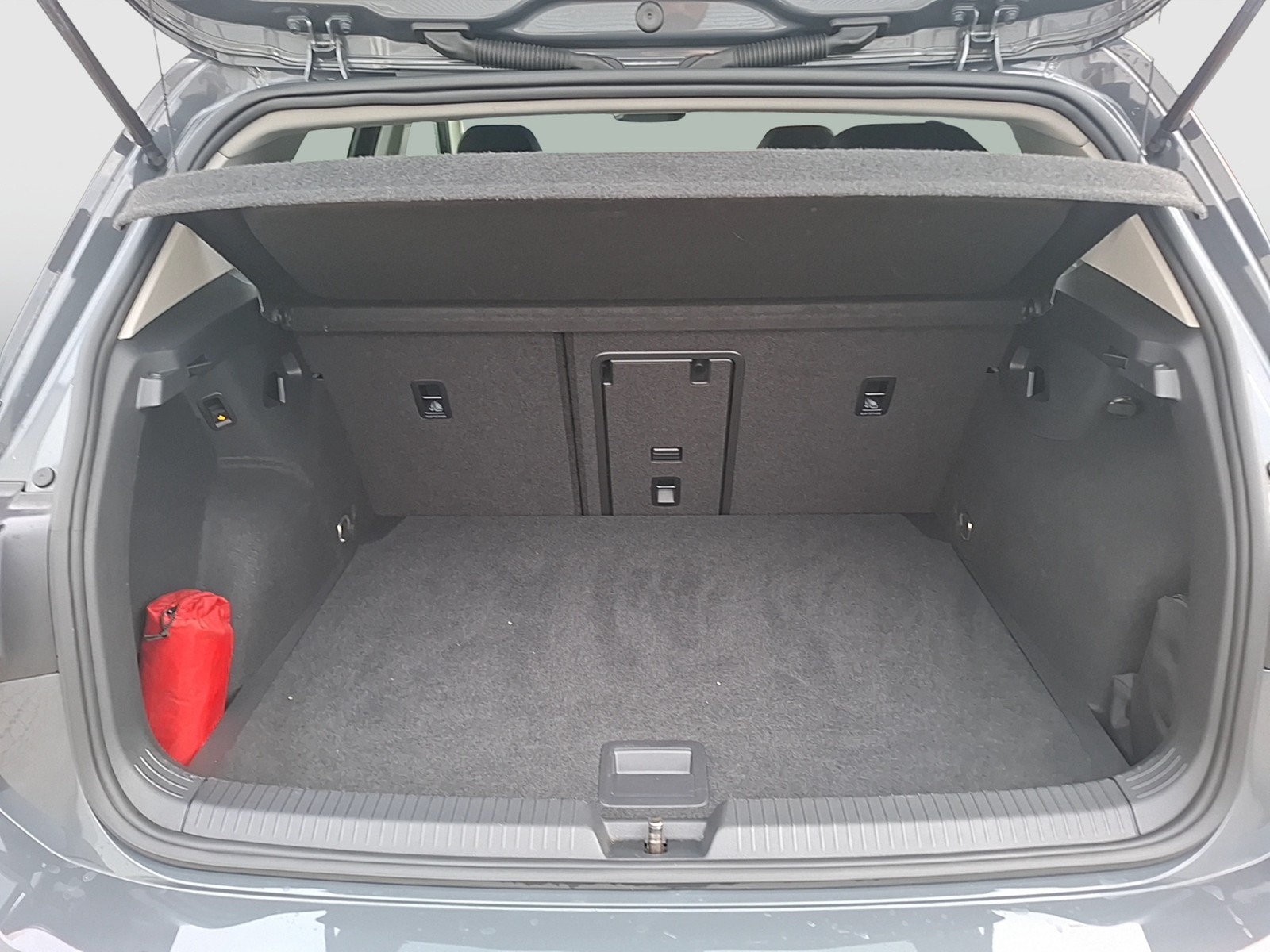 Fahrzeugabbildung Volkswagen Golf VIII TDI Life LED AHK Navi AID ACC PDC SHZ