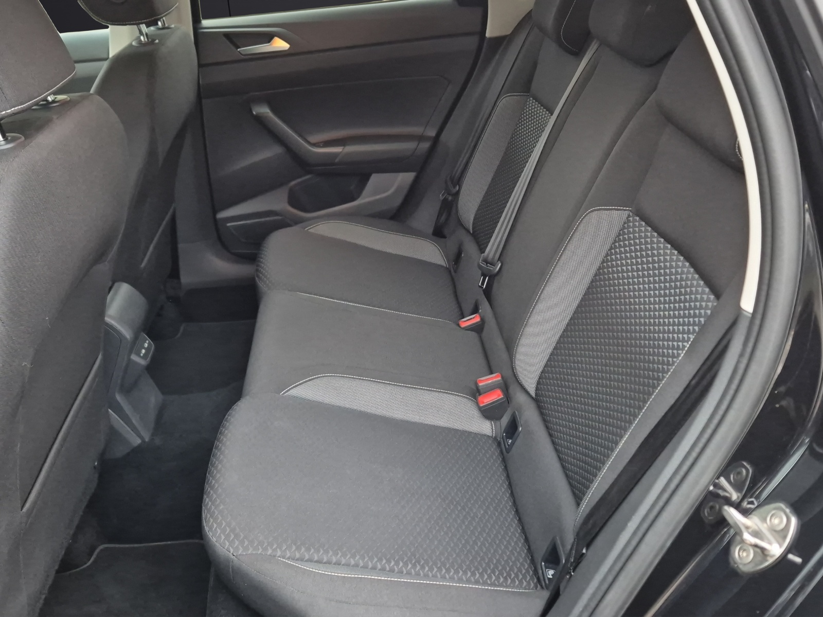 Fahrzeugabbildung Volkswagen Polo TSI Active Navi Climatronic PDC SH LM