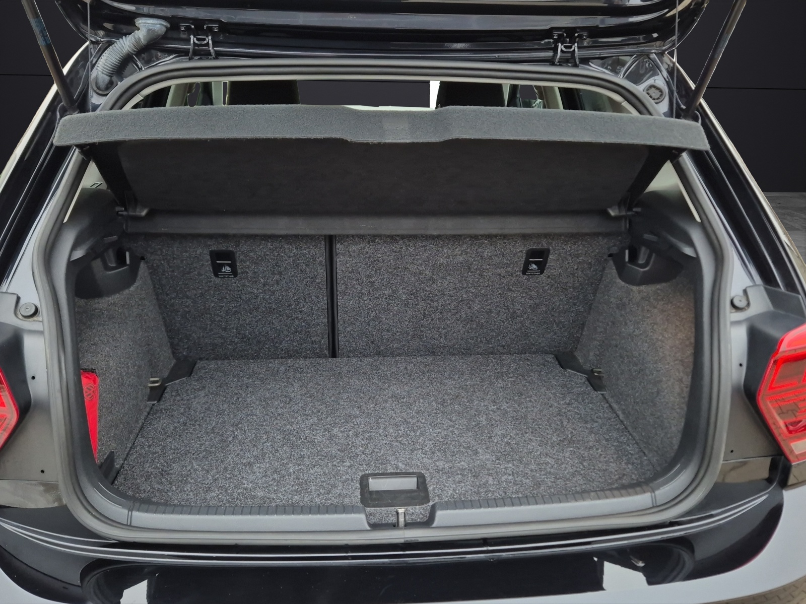 Fahrzeugabbildung Volkswagen Polo TSI Active Navi Climatronic PDC SH LM