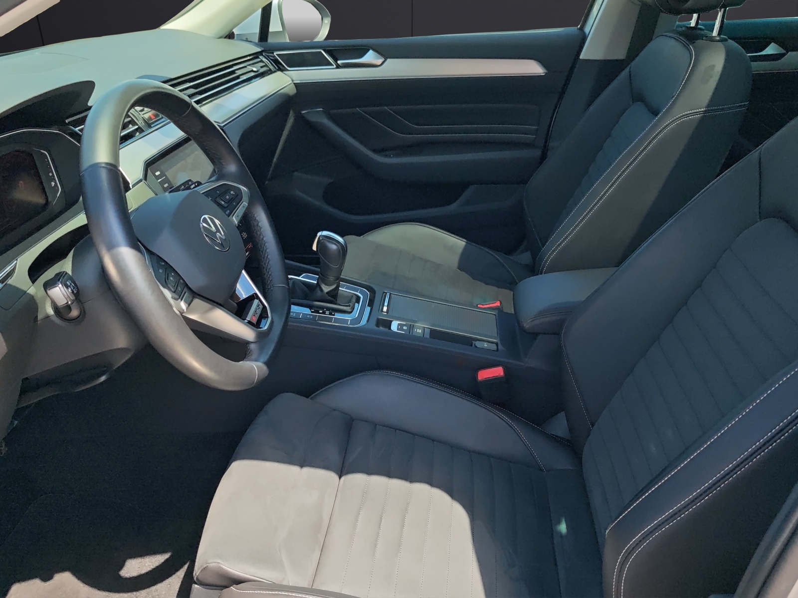 Fahrzeugabbildung Volkswagen Passat Variant TSI Elegance DSG 4M Matrix Navi ACC Sthzg. DCC Pano SH