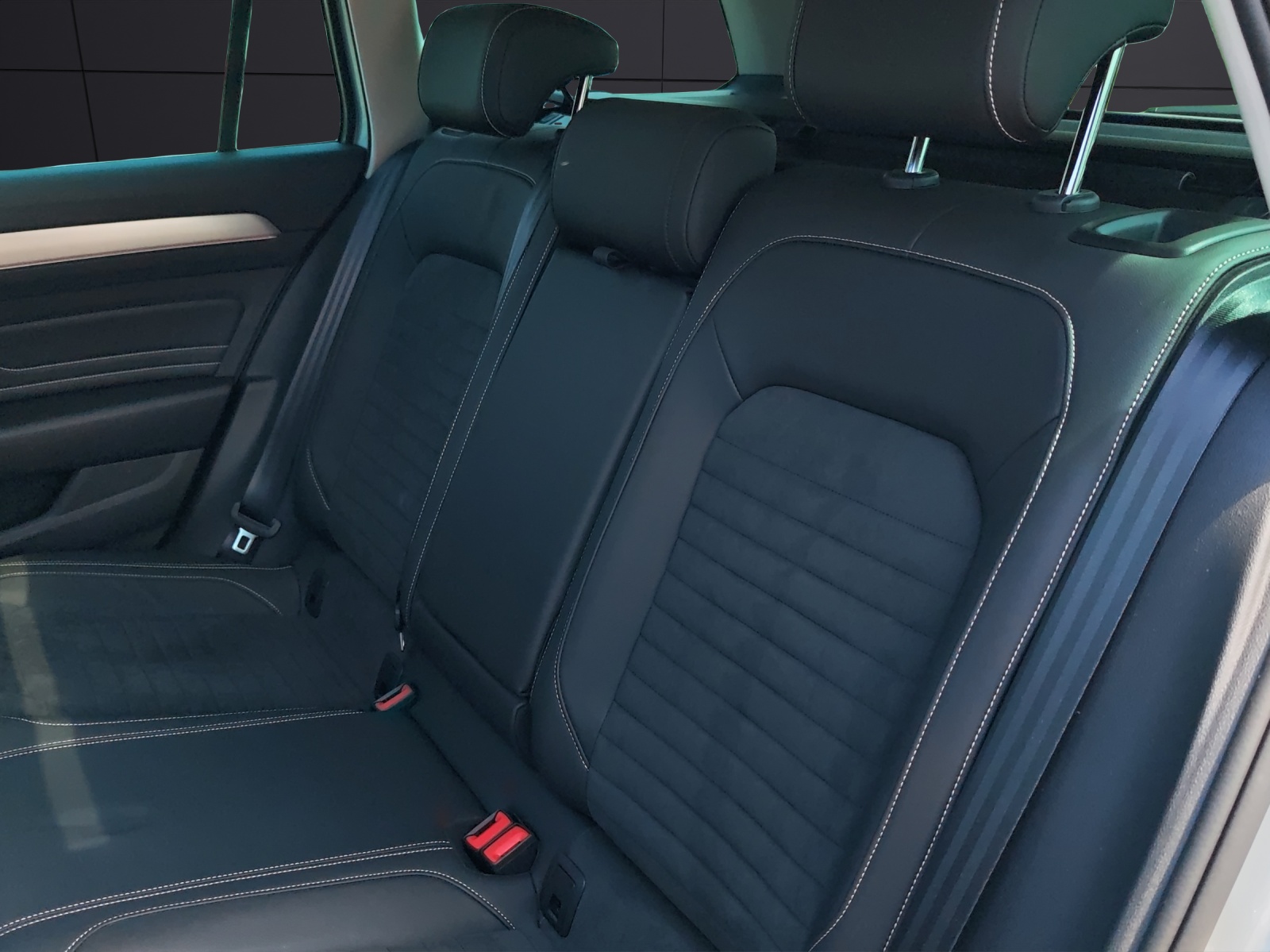 Fahrzeugabbildung Volkswagen Passat Variant TSI Elegance DSG 4M Matrix Navi ACC Sthzg. DCC Pano SH