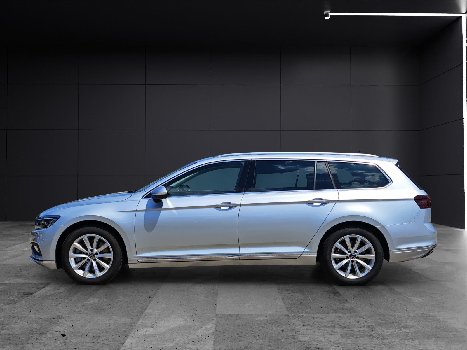 Fahrzeugabbildung Volkswagen Passat Variant TSI Elegance DSG 4M Matrix Navi ACC Sthzg. DCC Pano SH