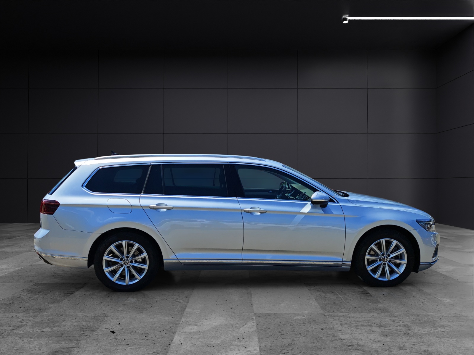 Fahrzeugabbildung Volkswagen Passat Variant TSI Elegance DSG 4M Matrix Navi ACC Sthzg. DCC Pano SH