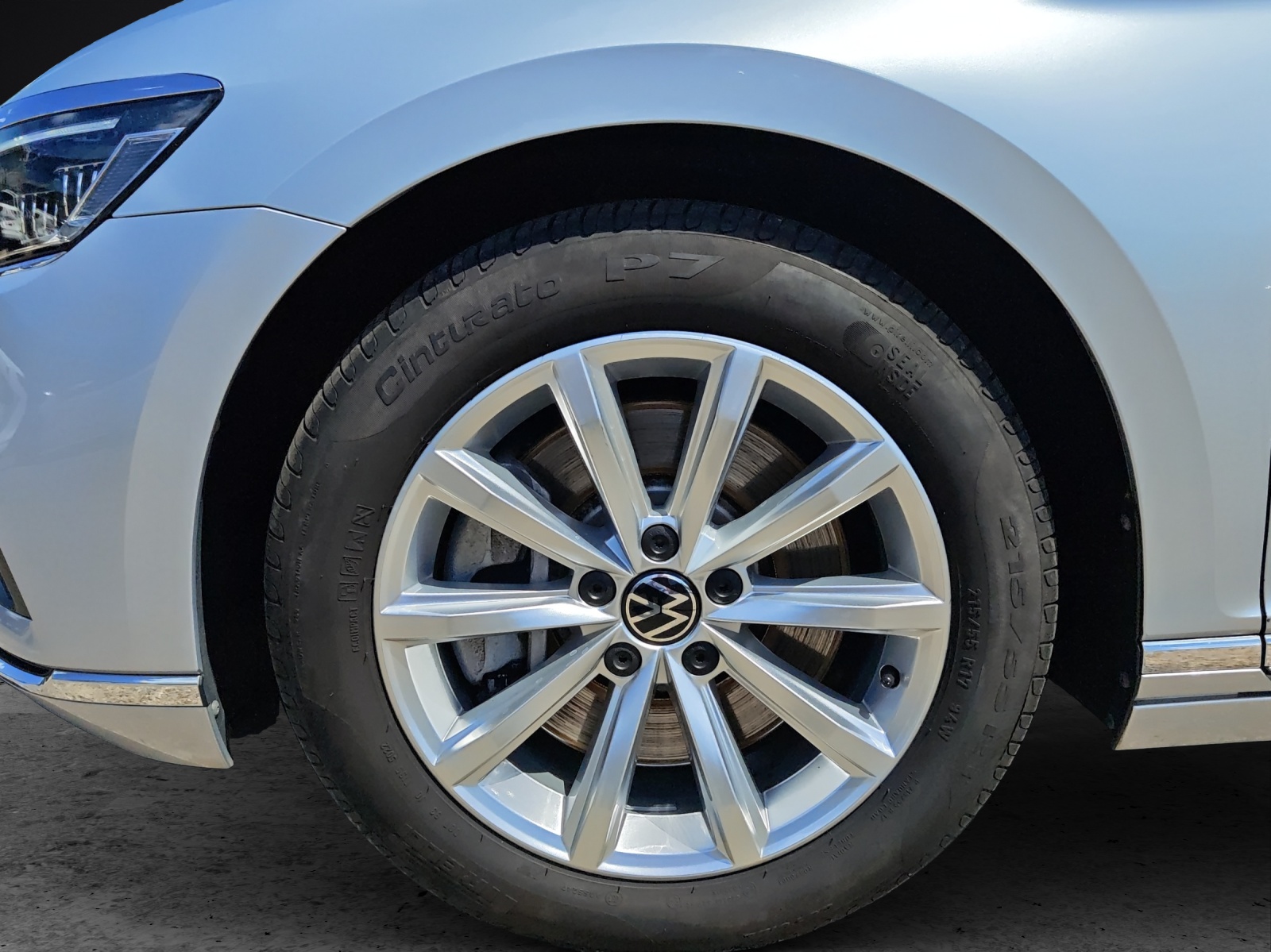 Fahrzeugabbildung Volkswagen Passat Variant TSI Elegance DSG 4M Matrix Navi ACC Sthzg. DCC Pano SH