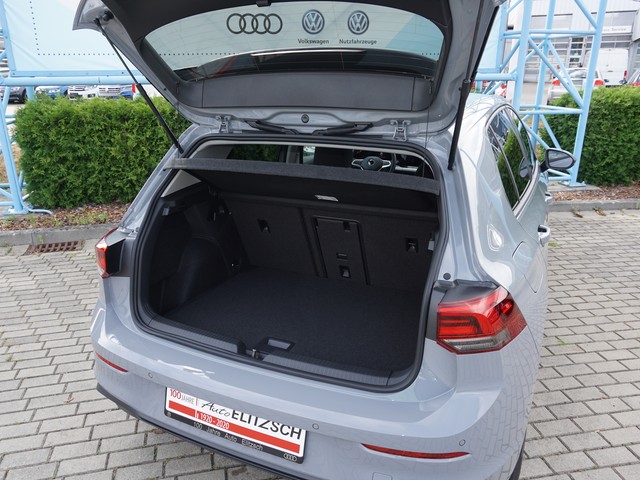 Fahrzeugabbildung Volkswagen Golf VIII TSI Life LED Navi AID ACC PDC SH LM