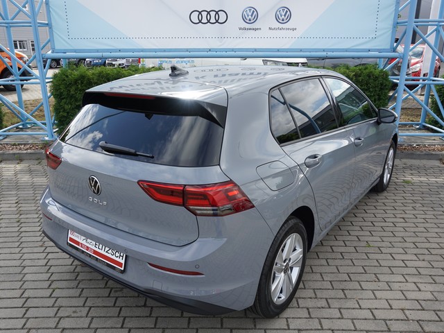 Fahrzeugabbildung Volkswagen Golf VIII TSI Life LED Navi AID ACC PDC SH LM