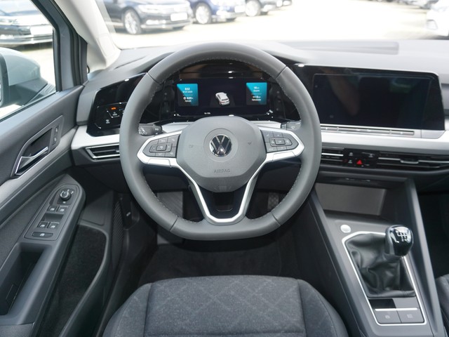 Fahrzeugabbildung Volkswagen Golf VIII TSI Life LED Navi AID ACC PDC SH LM
