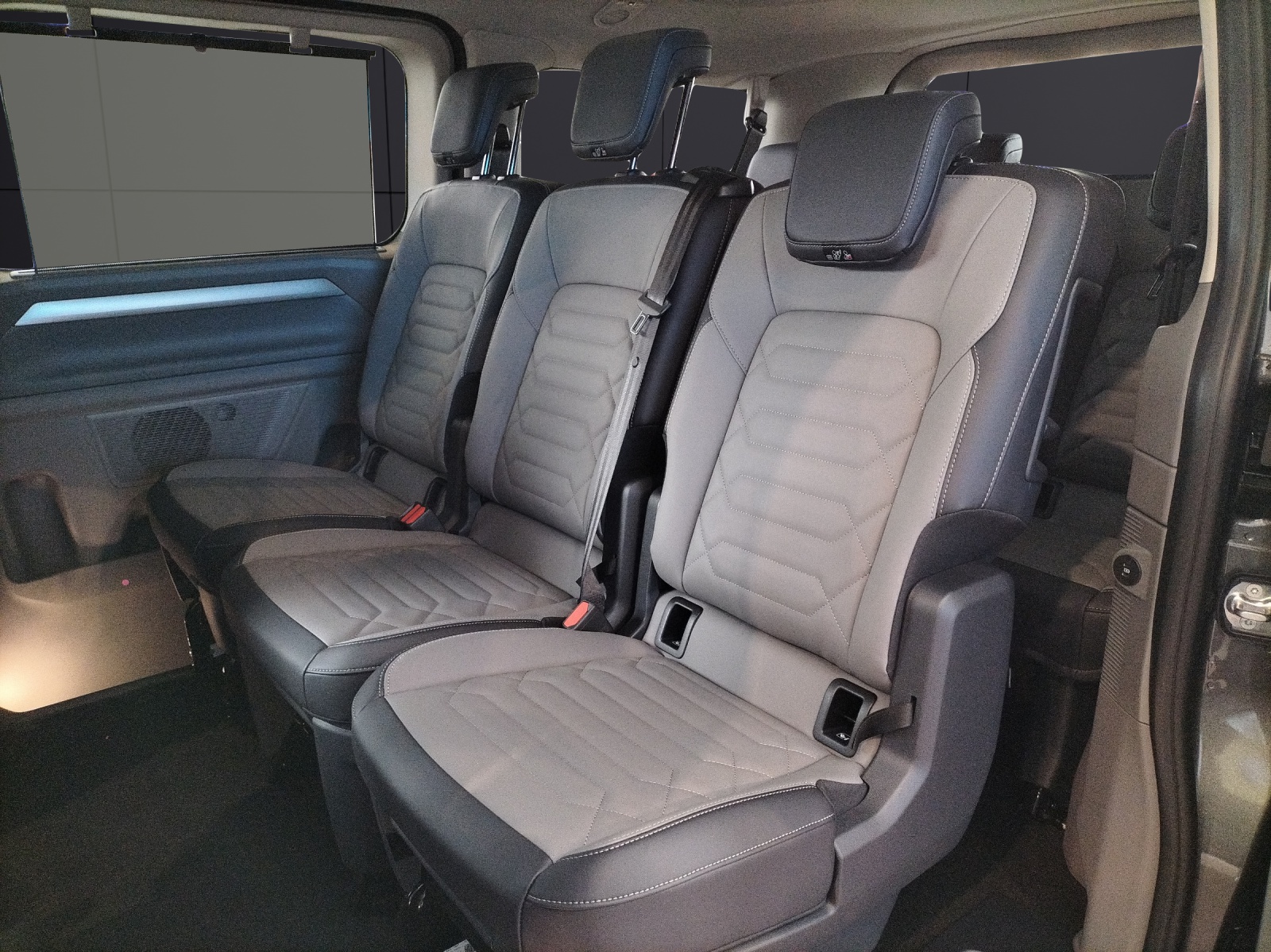 Fahrzeugabbildung Volkswagen Caravelle TDI Style 125 kW, AHK, NAVI, SITZH.,Dynamic Light Assist