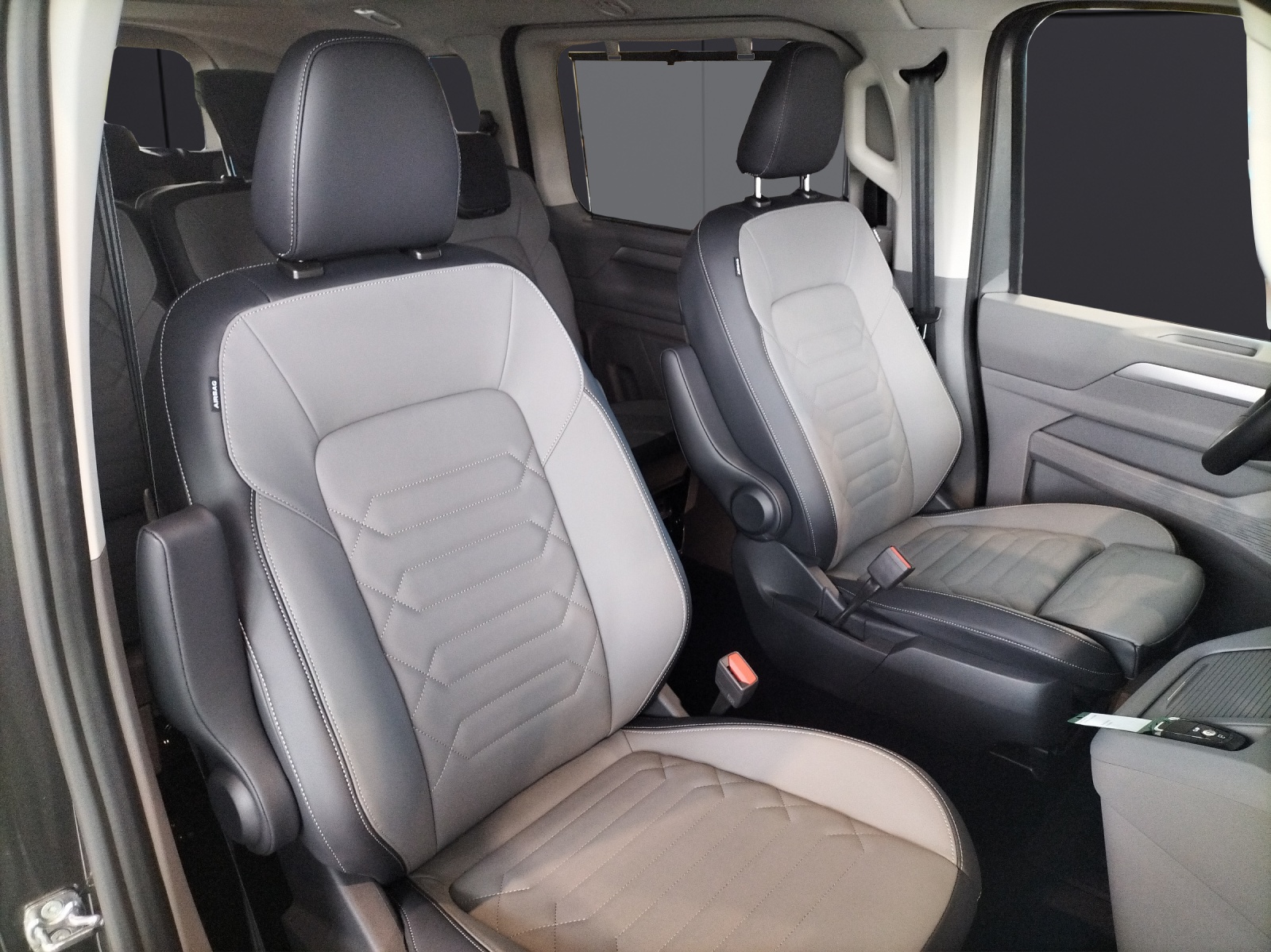 Fahrzeugabbildung Volkswagen Caravelle TDI Style 125 kW, AHK, NAVI, SITZH.,Dynamic Light Assist