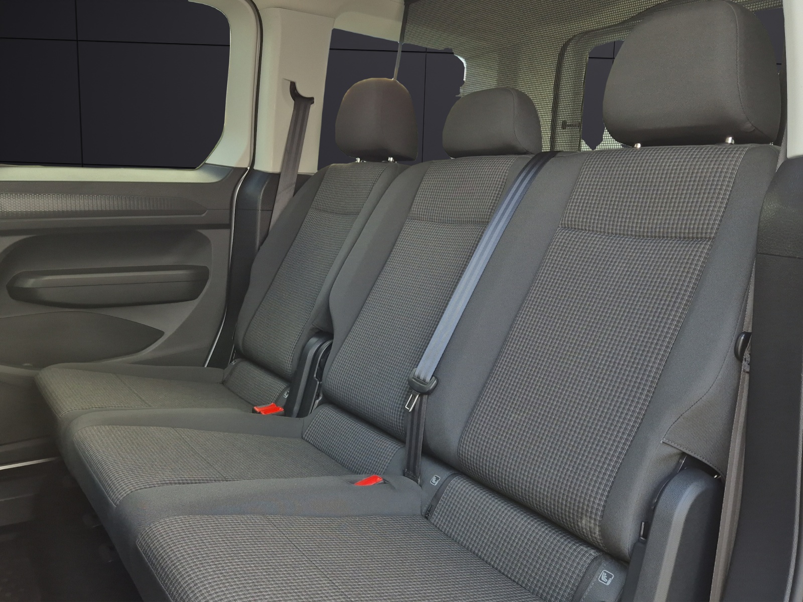 Fahrzeugabbildung Volkswagen Caddy Kombi TDI Standhzg Navi ACC PDC SHZ