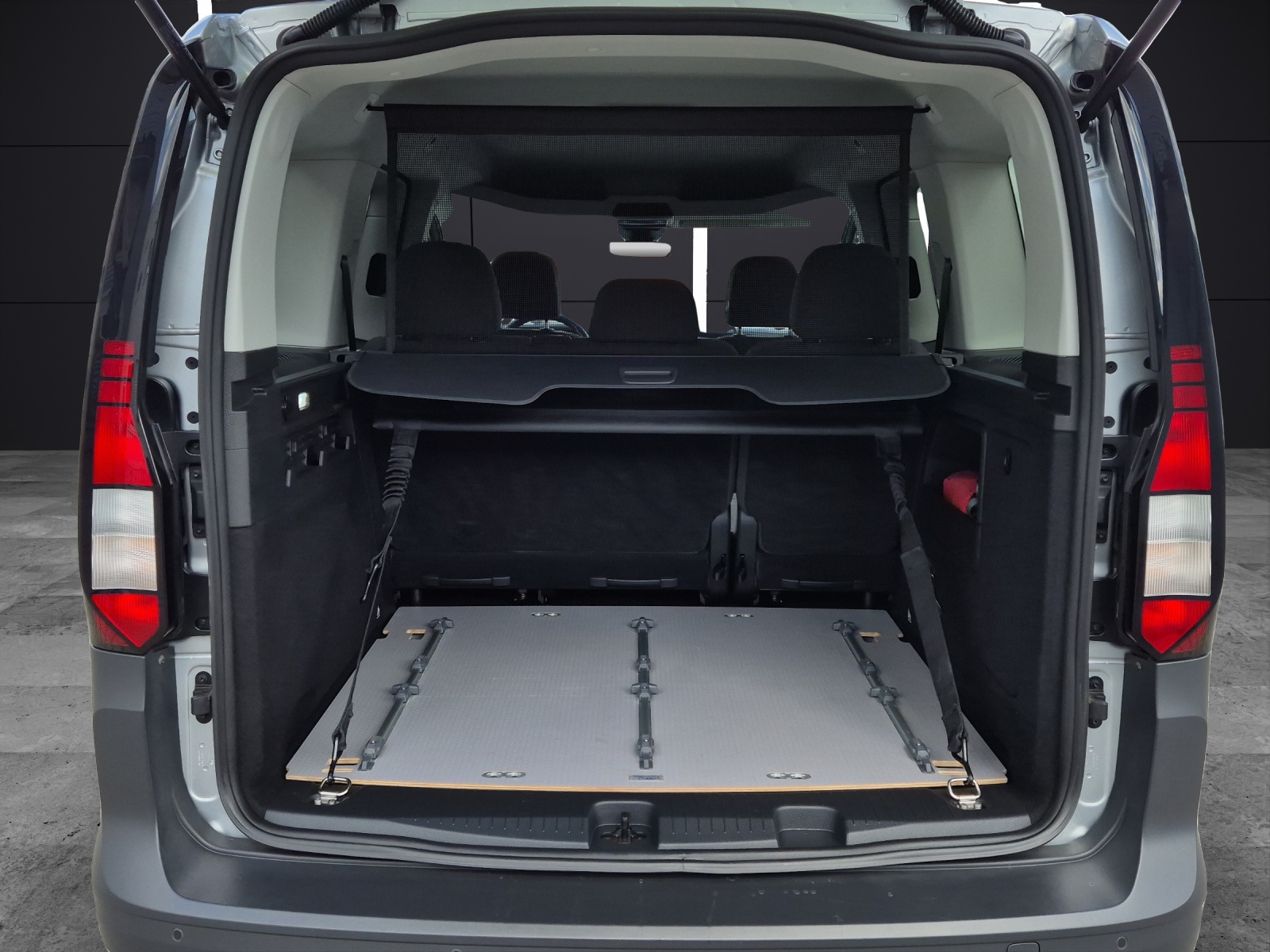 Fahrzeugabbildung Volkswagen Caddy Kombi TDI Standhzg Navi ACC PDC SHZ