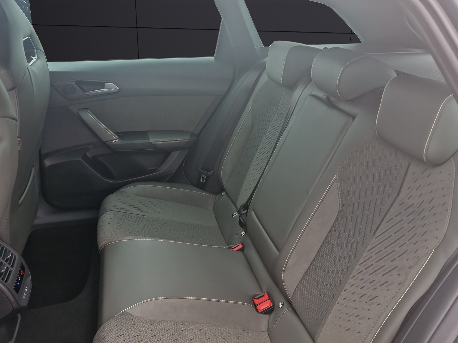 Fahrzeugabbildung CUPRA Leon Sportstourer 2.0 TSI 4Drive VZ AHZ Matrix Panoramadach