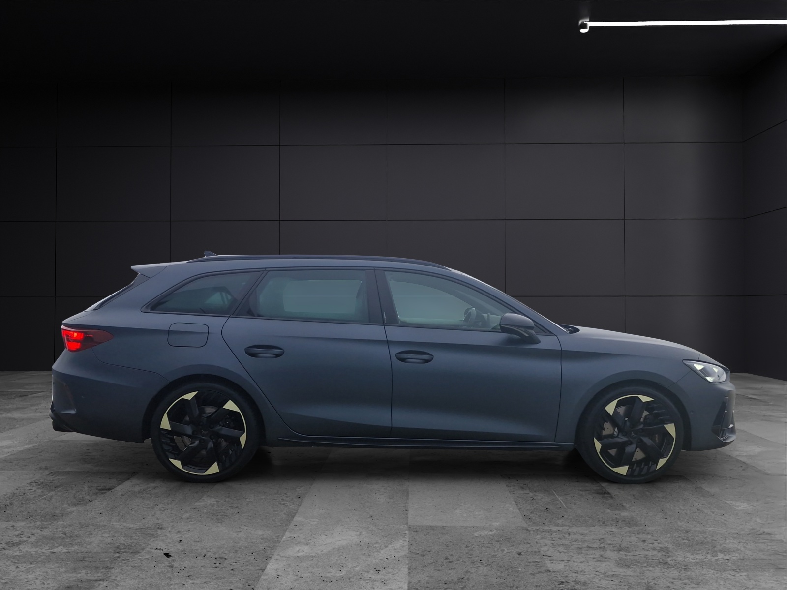 Fahrzeugabbildung CUPRA Leon Sportstourer 2.0 TSI 4Drive VZ AHZ Matrix Panoramadach