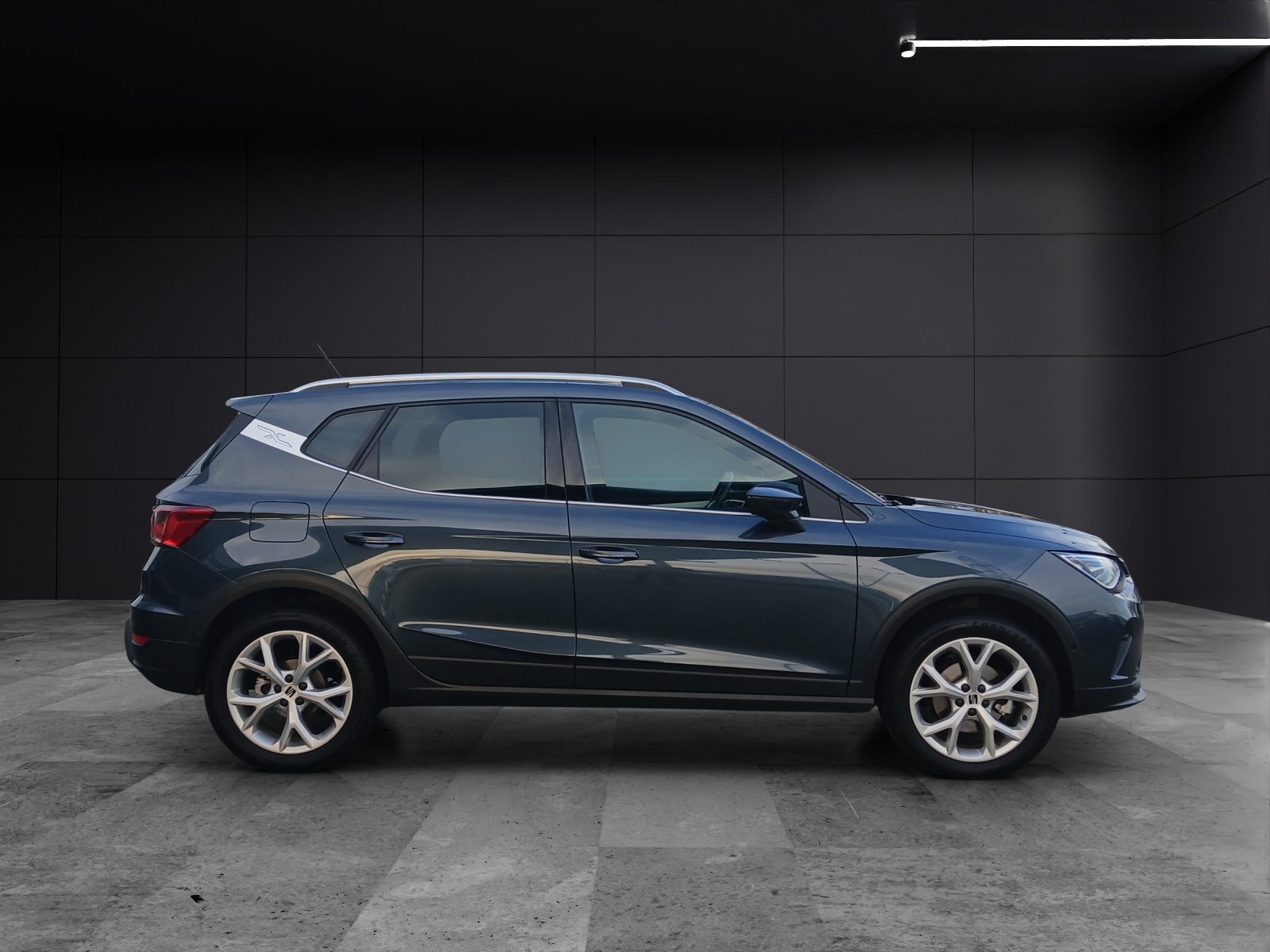 Fahrzeugabbildung SEAT Arona TSI FR-Line DSG LED Navi AID ACC RFK SH LM