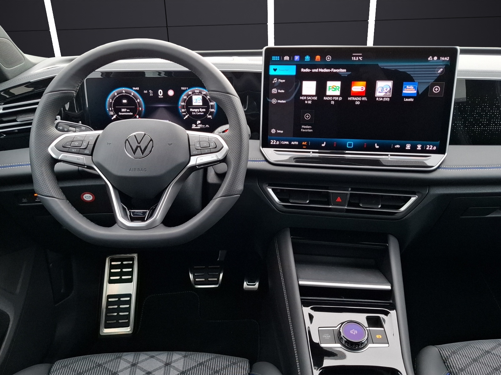 Fahrzeugabbildung Volkswagen Tiguan eTSI R-Line DSG Standhzg. Matrix AHK Navi AID HUD ACC RFK SH