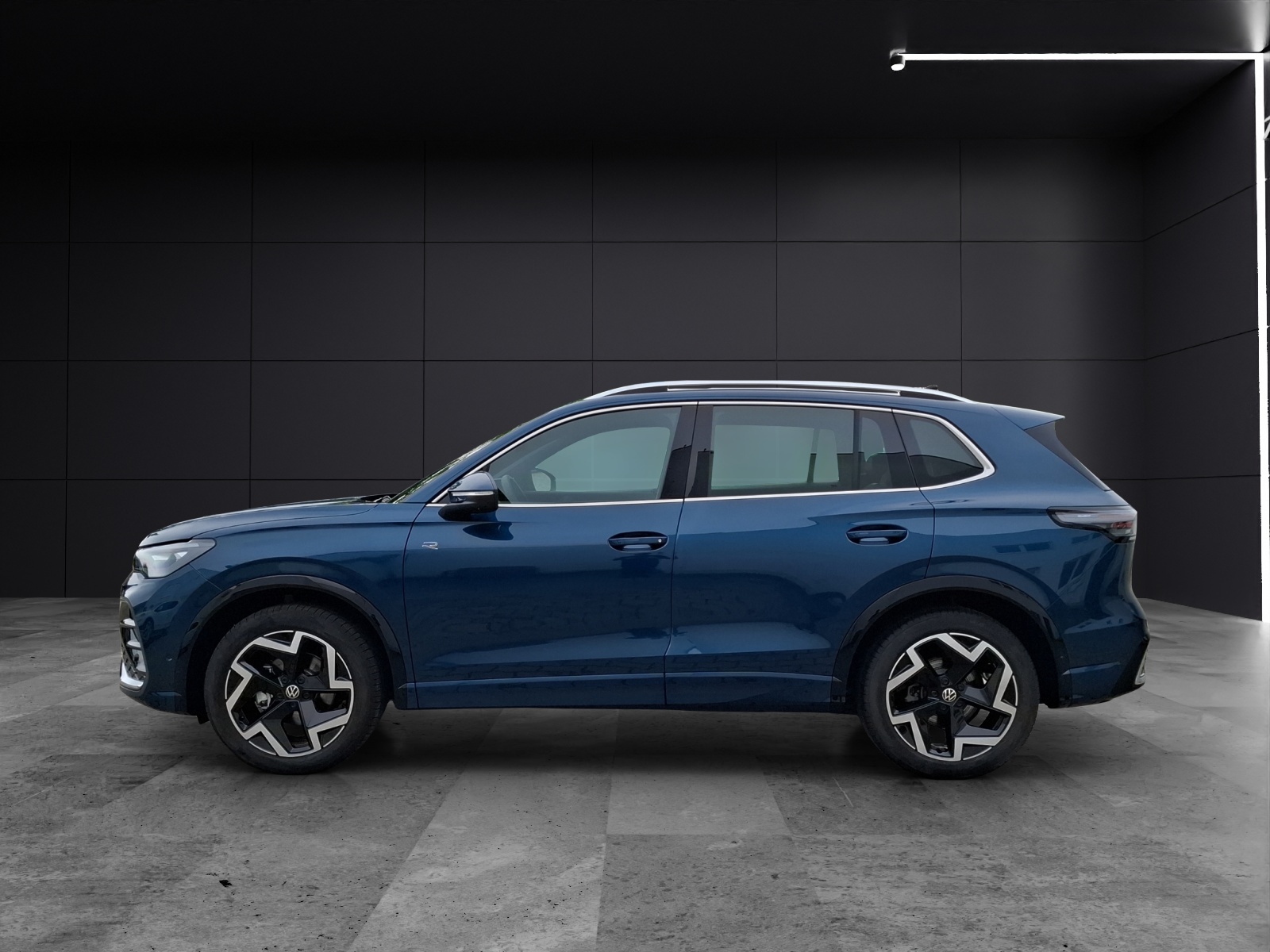 Fahrzeugabbildung Volkswagen Tiguan eTSI R-Line DSG Standhzg. Matrix AHK Navi AID HUD ACC RFK SH