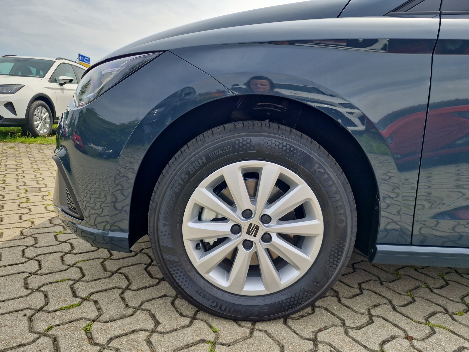 Fahrzeugabbildung SEAT Ibiza Road Edition 1.0 TSI DSG NAVI PDC KAMERA