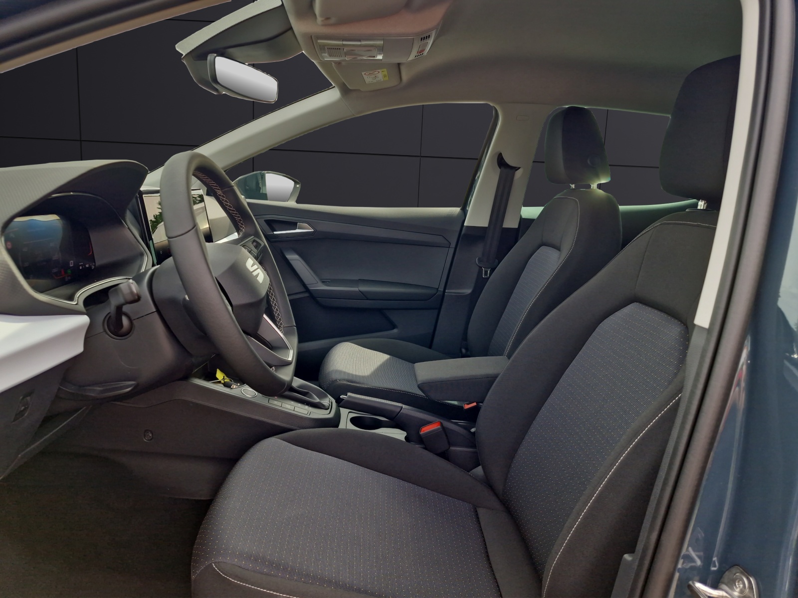 Fahrzeugabbildung SEAT Ibiza Road Edition 1.0 TSI DSG NAVI PDC KAMERA