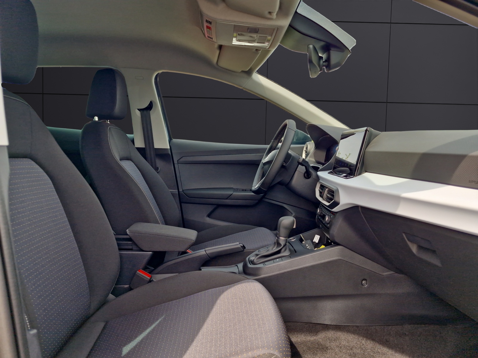 Fahrzeugabbildung SEAT Ibiza Road Edition 1.0 TSI DSG NAVI PDC KAMERA