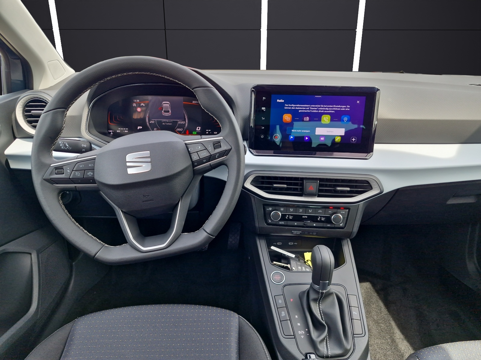 Fahrzeugabbildung SEAT Ibiza Road Edition 1.0 TSI DSG NAVI PDC KAMERA