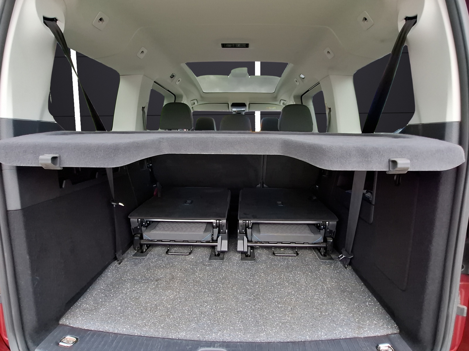 Fahrzeugabbildung Volkswagen Caddy TSI Maxi Move DSG 7-Si LED Navi AID Pano ACC RFK SH 18