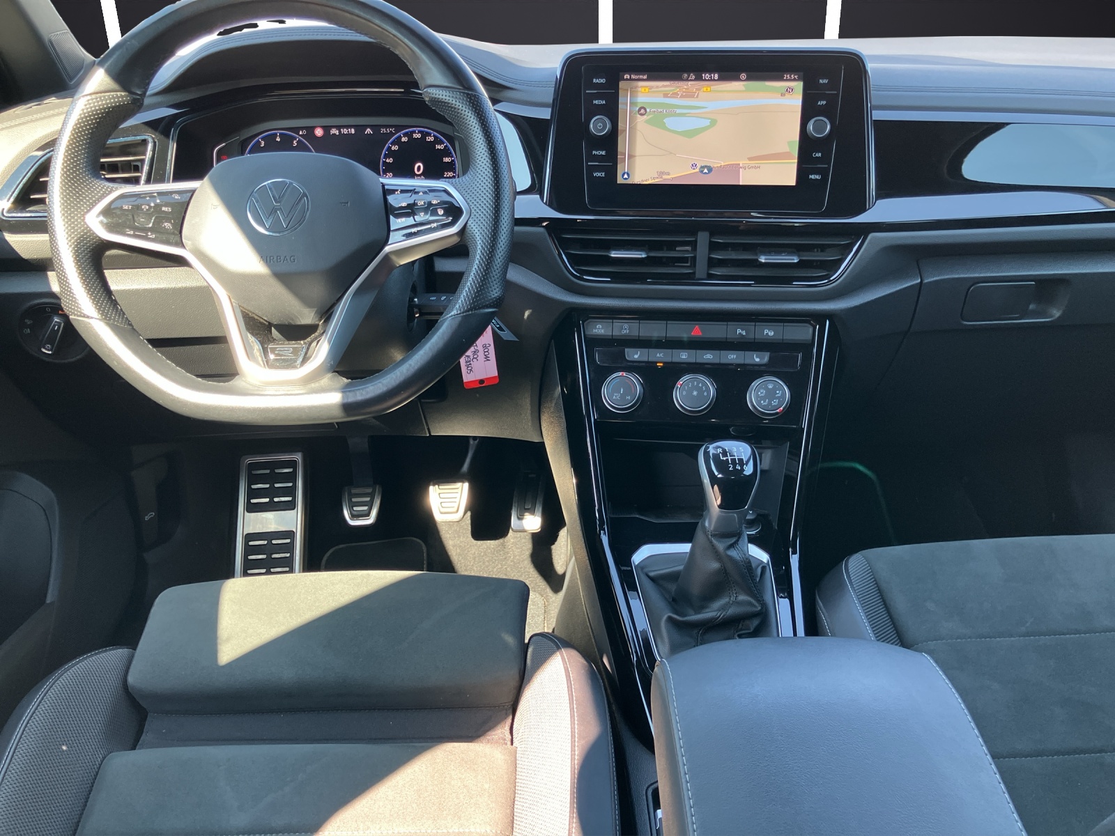 Fahrzeugabbildung Volkswagen T-Roc R-Line Matrix Navi ACC AHK SHZ