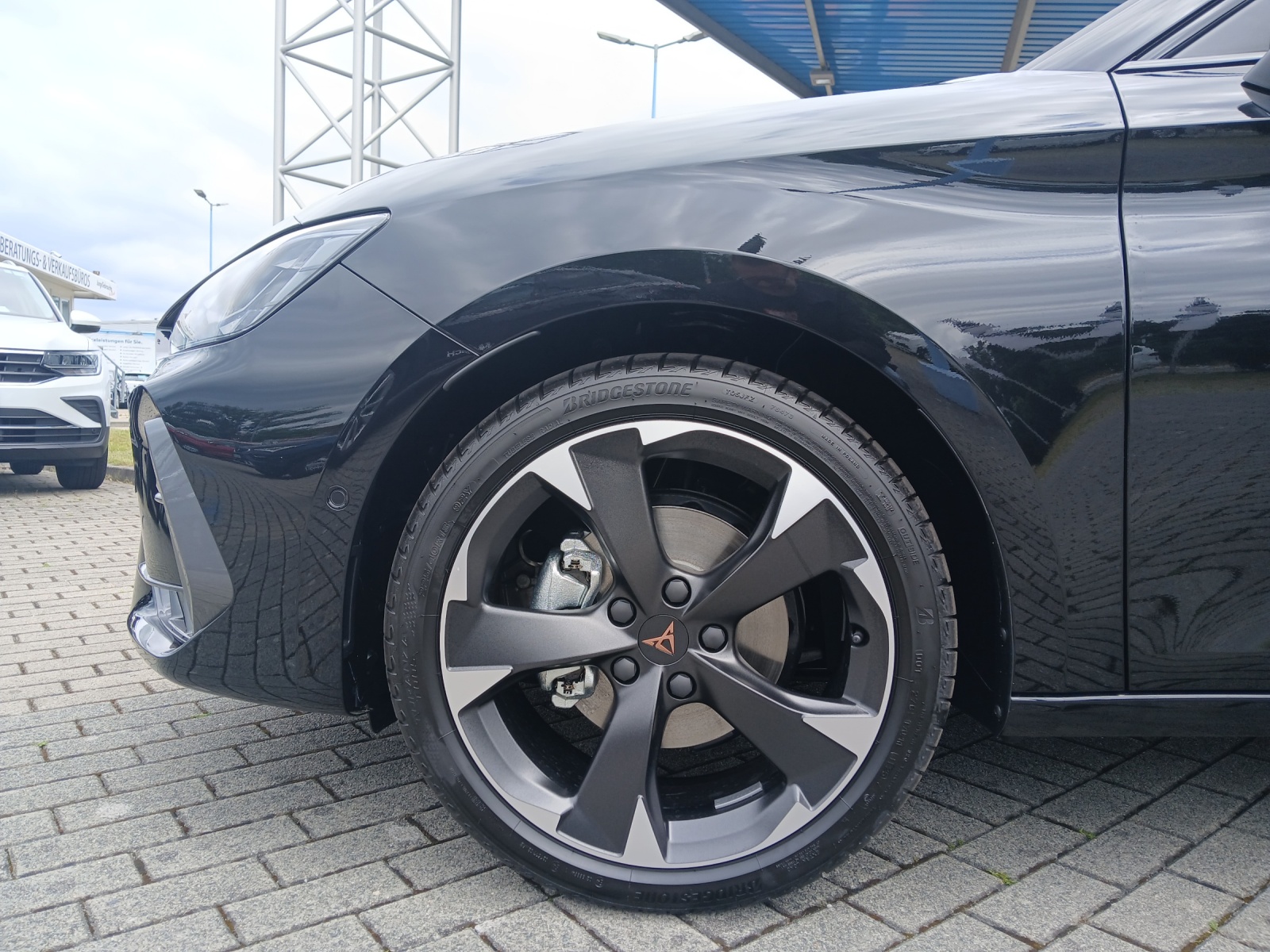 Fahrzeugabbildung CUPRA Leon Sportstourer 1.5 eTSI AHK Matrix