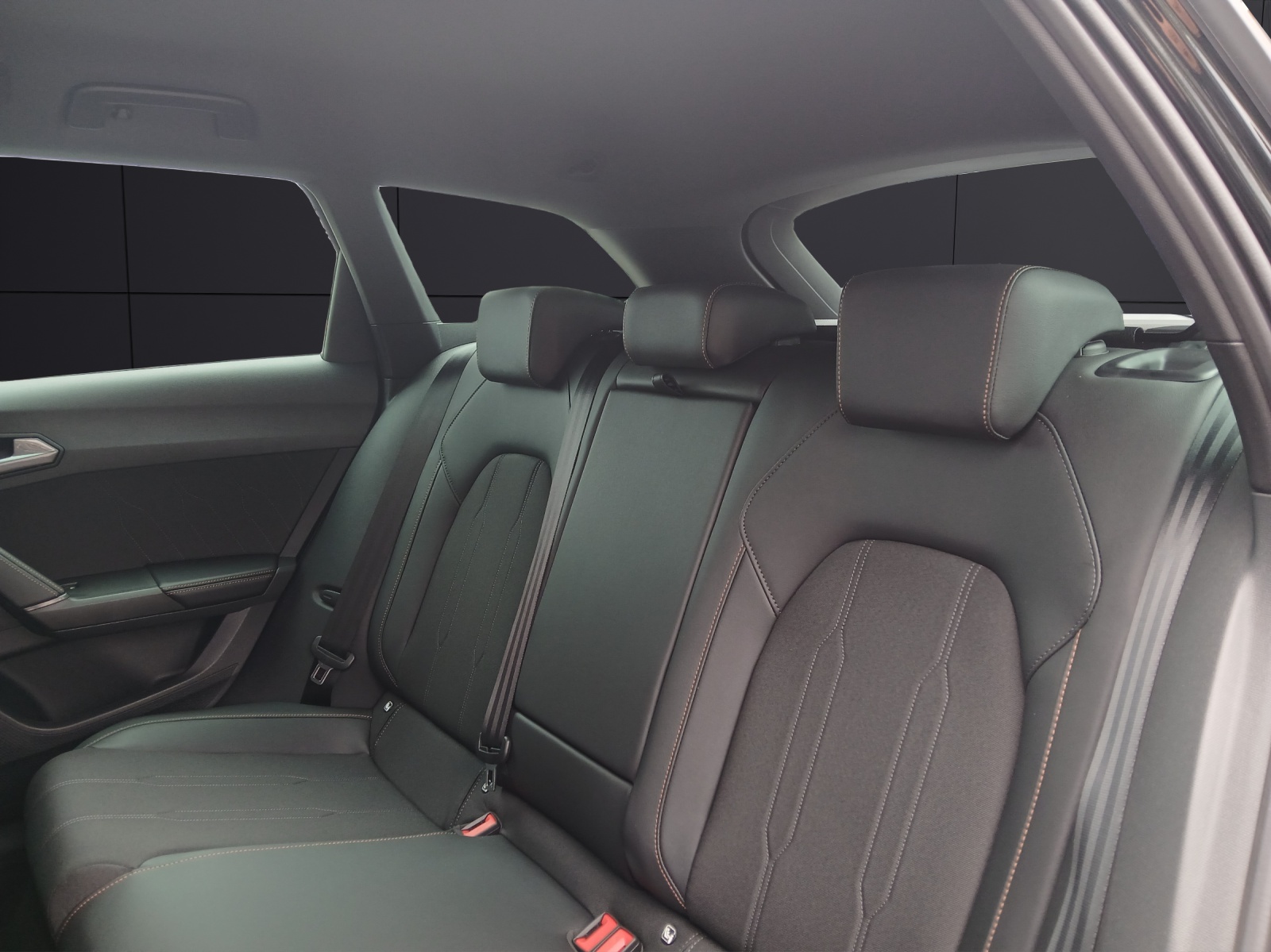 Fahrzeugabbildung CUPRA Leon Sportstourer 1.5 eTSI AHK Matrix