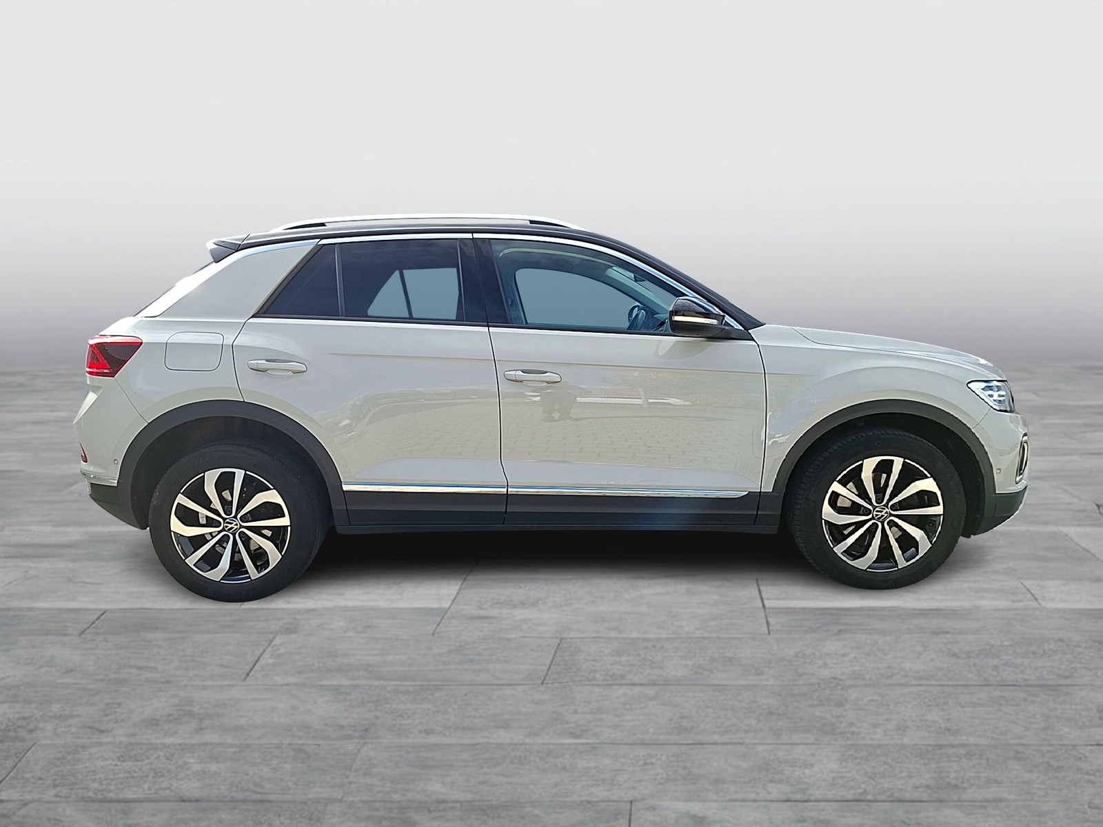Fahrzeugabbildung Volkswagen T-Roc TDI Style DSG Matrix AHK Navi AID ACC RFK SH
