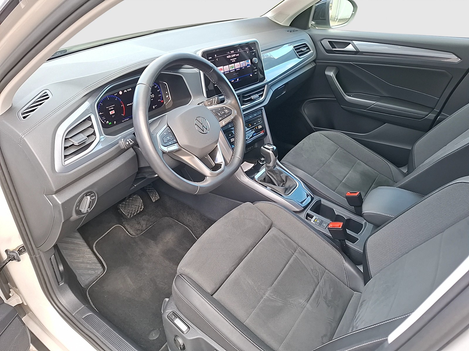 Fahrzeugabbildung Volkswagen T-Roc TDI Style DSG Matrix AHK Navi AID ACC RFK SH
