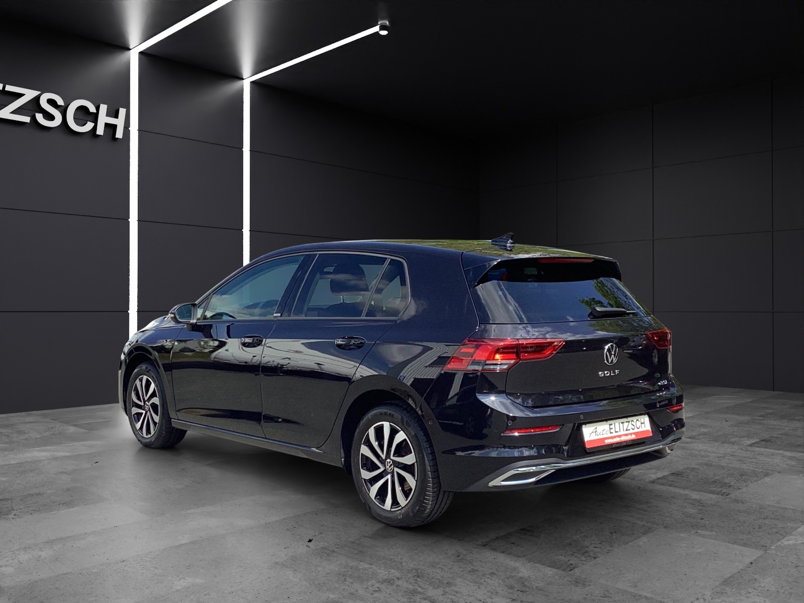 Fahrzeugabbildung Volkswagen Golf VIII eTSI Active DSG LED AHK Navi AID ACC Park-Assist SH LM