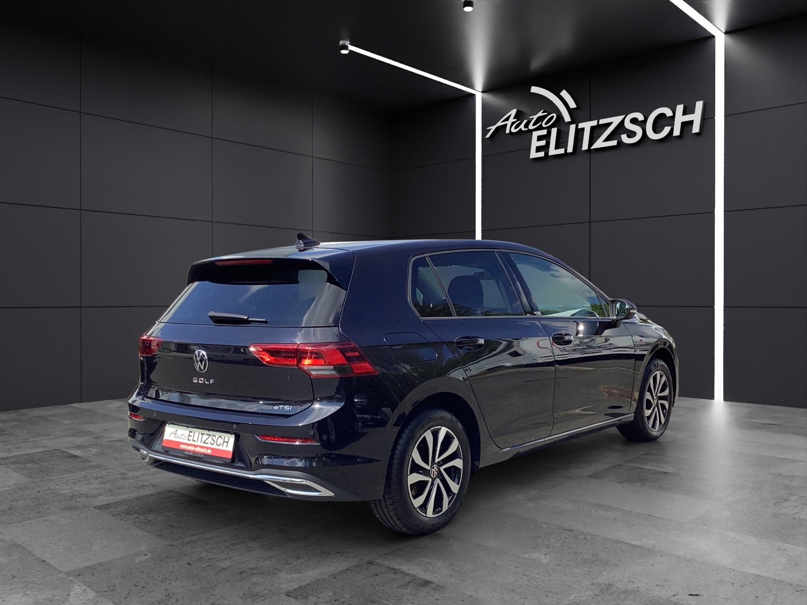 Fahrzeugabbildung Volkswagen Golf VIII eTSI Active DSG LED AHK Navi AID ACC Park-Assist SH LM