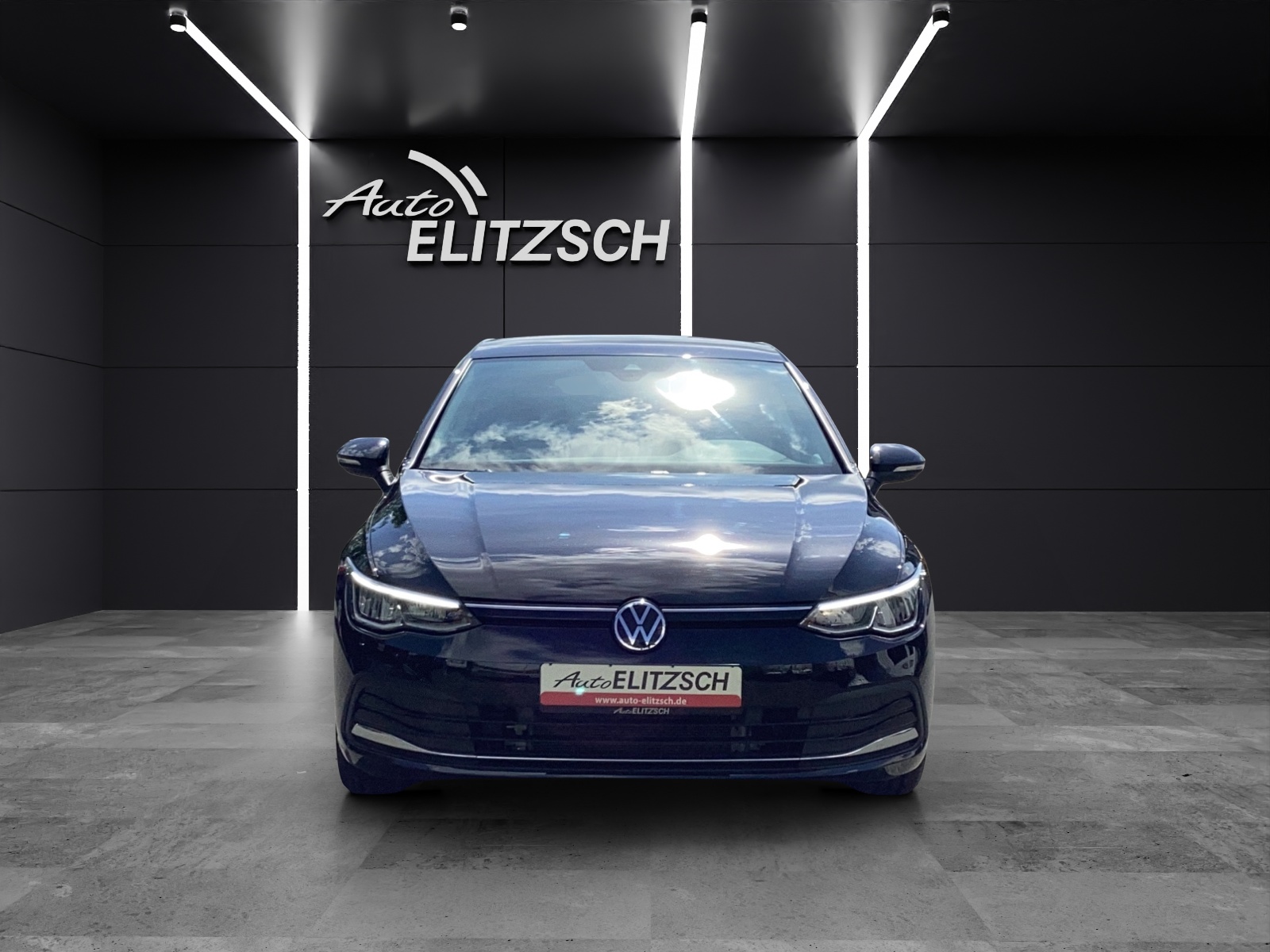 Fahrzeugabbildung Volkswagen Golf VIII eTSI Active DSG LED AHK Navi AID ACC Park-Assist SH LM