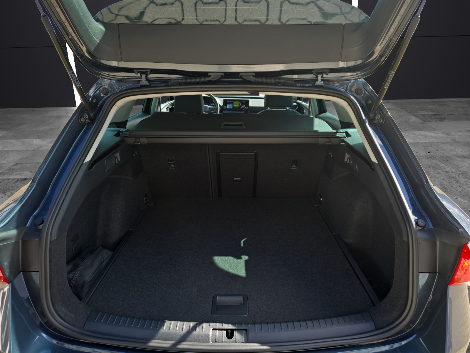 Fahrzeugabbildung SEAT Leon Sportstourer Style 2.0 TDI DSG KLIMA LED