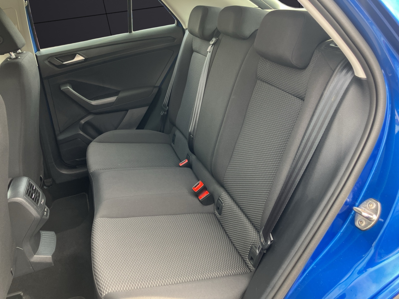 Fahrzeugabbildung Volkswagen T-Roc TSI AHK Climatic ACC PDC SH LM