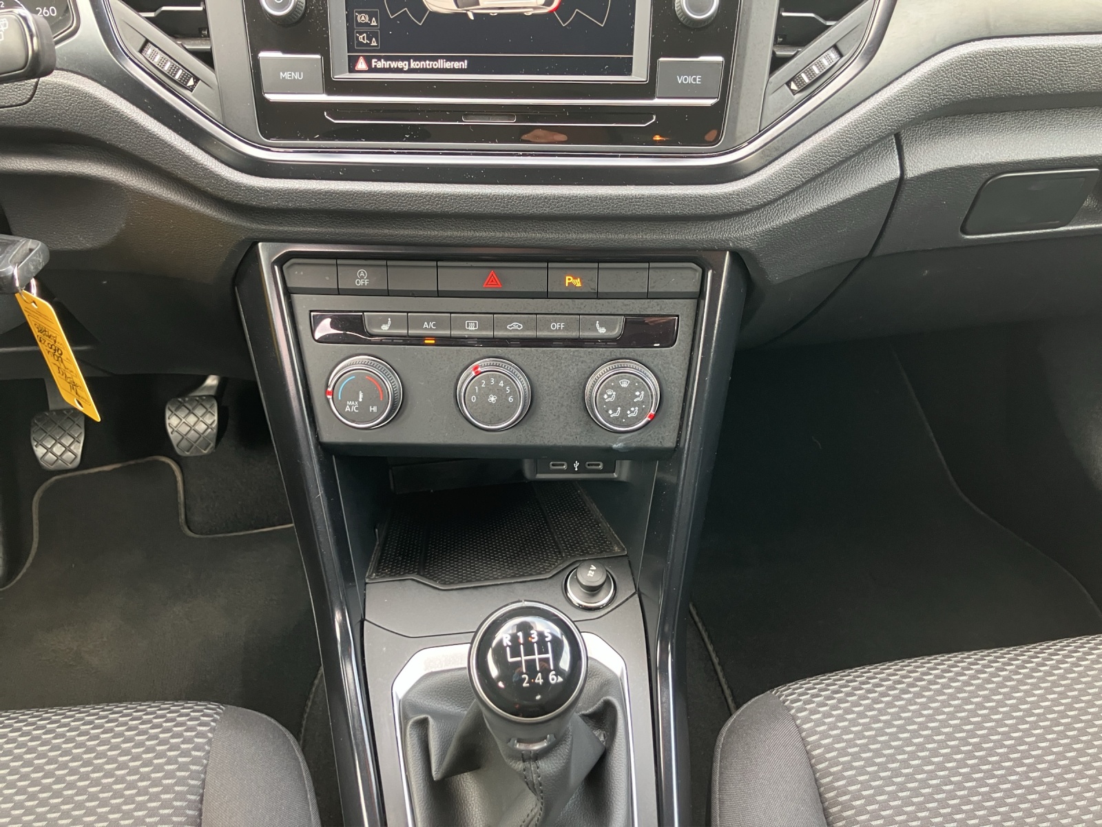 Fahrzeugabbildung Volkswagen T-Roc TSI AHK Climatic ACC PDC SH LM