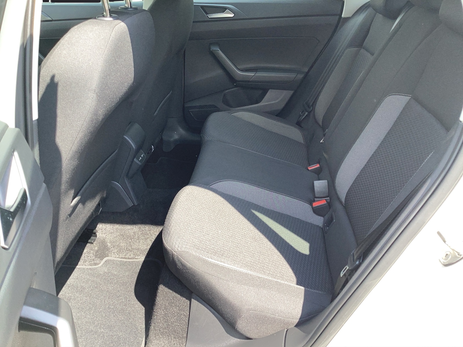 Fahrzeugabbildung Volkswagen Polo TSI Life LED CarPlay AID Klima GRA PDC